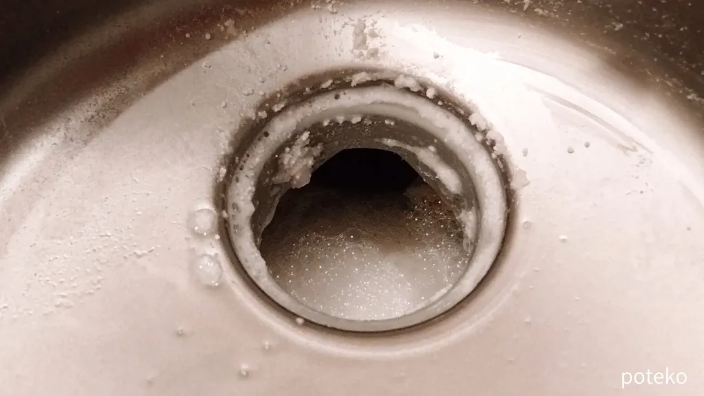 【ナチュラルクリーニング】キッチン排水溝は酸素系漂白剤でスッキリ!重曹・クエン酸の活用術