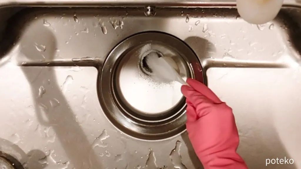 【ナチュラルクリーニング】キッチン排水溝は酸素系漂白剤でスッキリ！重曹・クエン酸の活用術